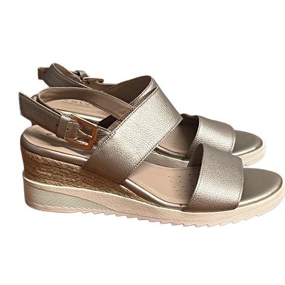 NWOB Easy Spirit Evolve Zen Wedge Gold Leather Platform Sandal Sz 9.5 - Picture 1 of 7